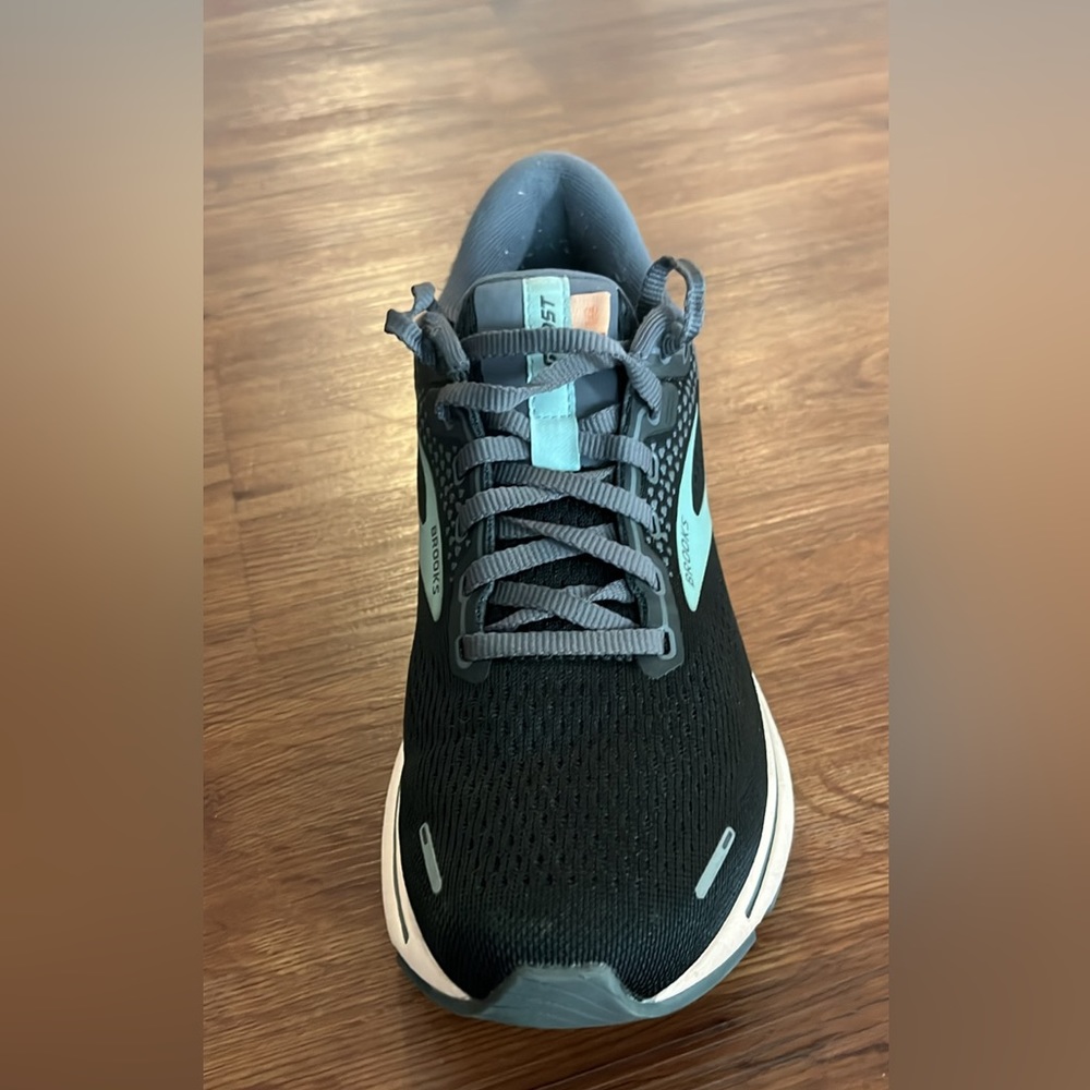 Barely worn/like new running shoes